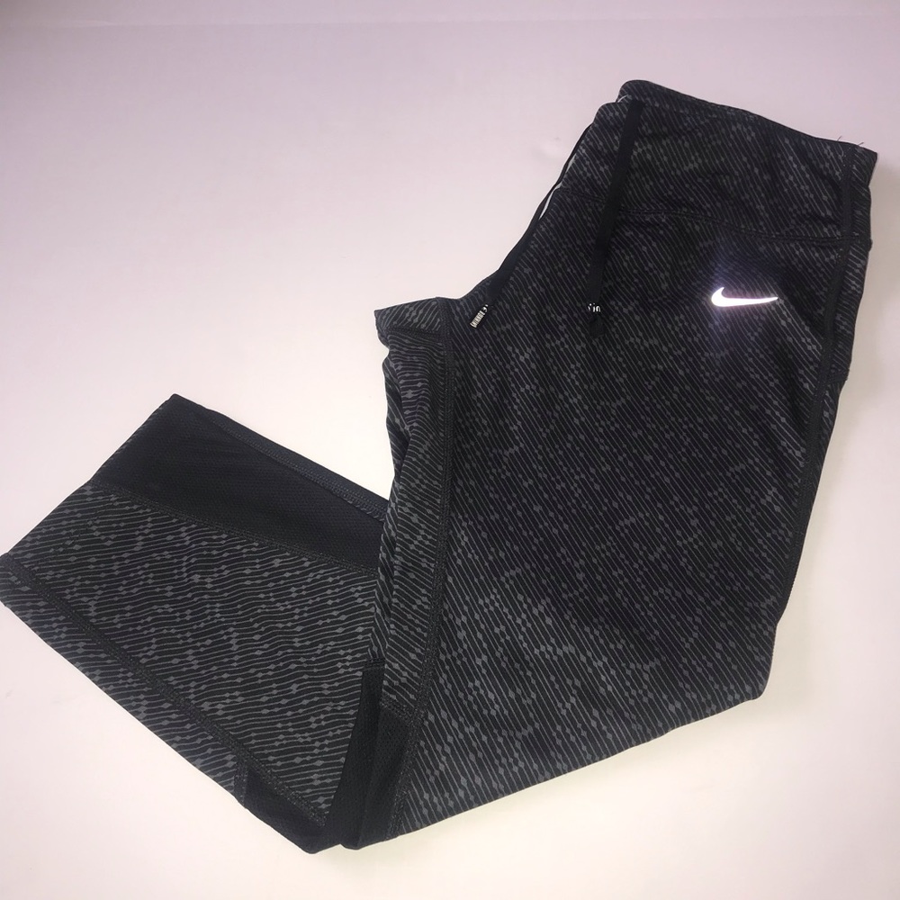 Nike Women’s Dri Fit Crop Workout Leggings sz M